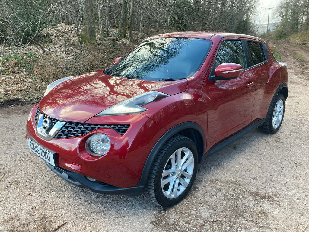Nissan Juke Nissan Juke 1.2 N-connecta Dig-t Hatchback. CK16ZWU Red #3