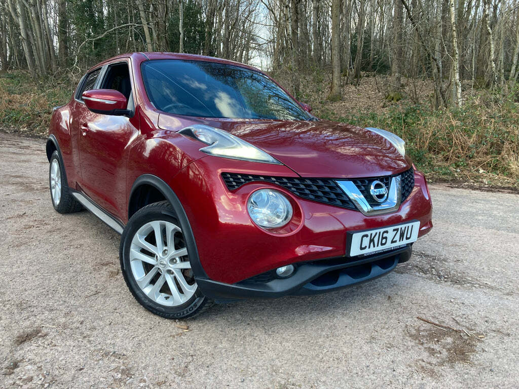 Nissan Juke Nissan Juke 1.2 N-connecta Dig-t Hatchback. Red