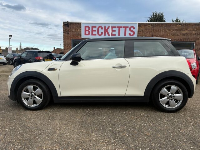 Mini Hatch Cooper Hatchback LS15DHV White #4