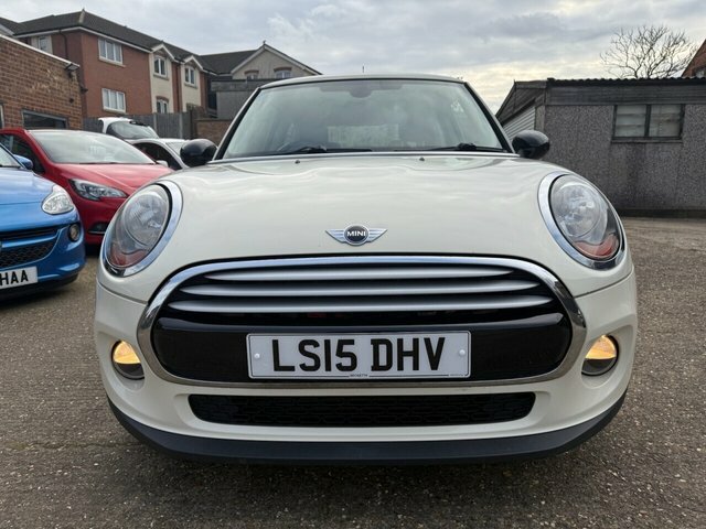 Mini Hatch Cooper Hatchback LS15DHV White #2