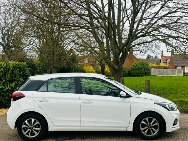 Hyundai I20 1.2 Se Launch Edition Hatchback EX69UKD White #4