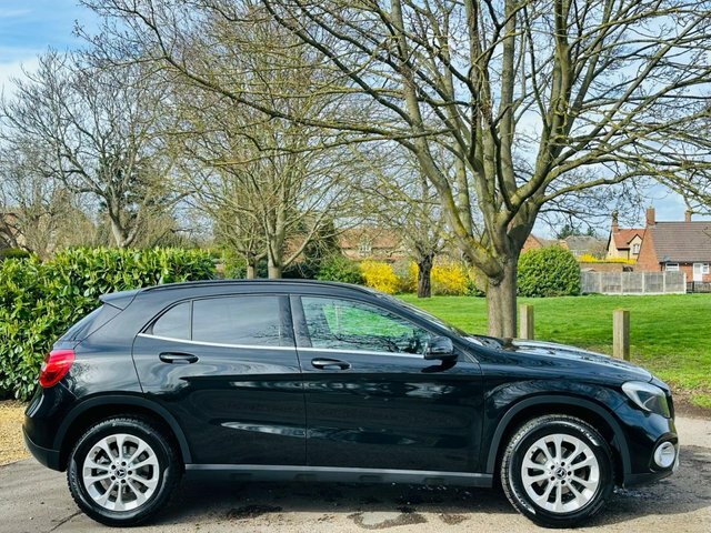 Mercedes-Benz GLA Class 1.6 Gla200 Se Suv Euro 6 S S Black #4