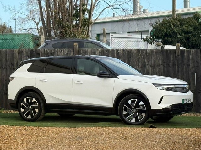 Vauxhall Grandland 73Kwh Gs Suv 213 Ps DV25AFO White #4