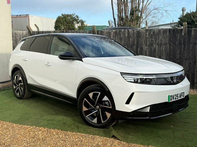 Vauxhall Grandland 73Kwh Gs Suv 213 Ps DV25AFO White #3