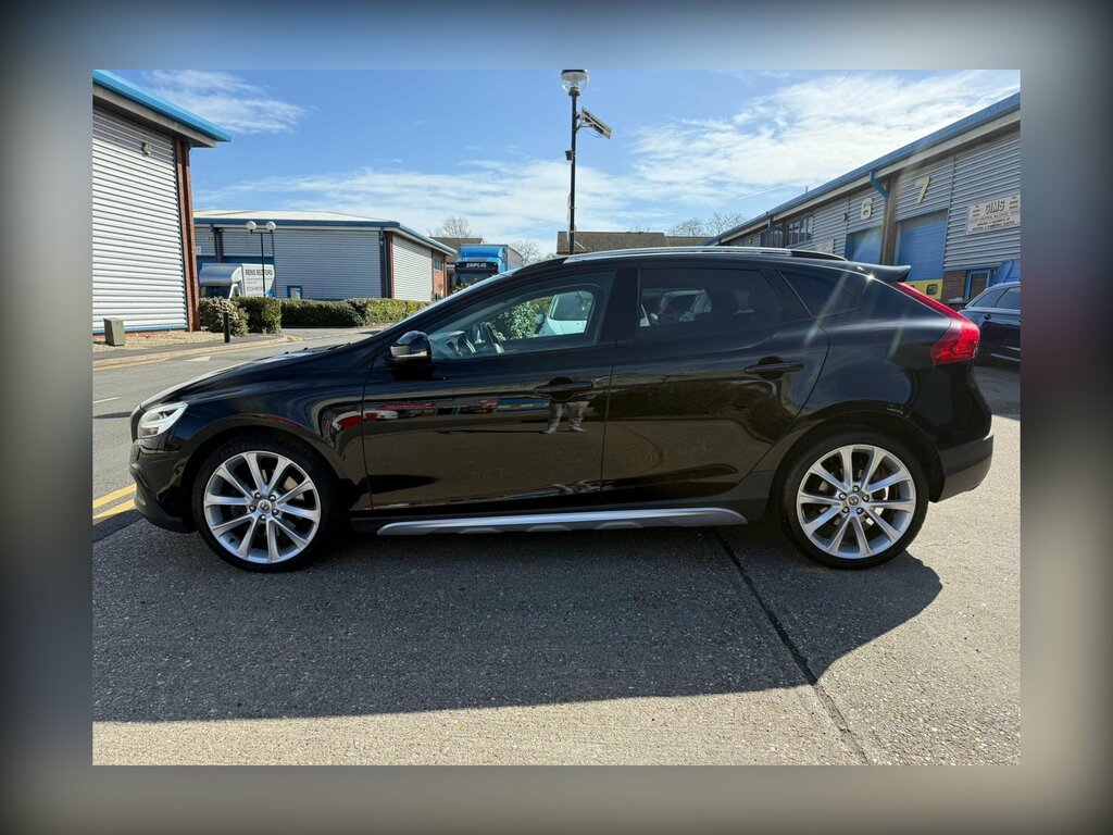 Volvo V40 Cross Country T5 245 Bhp Awd Cross Country Pro Geartronic Black #3