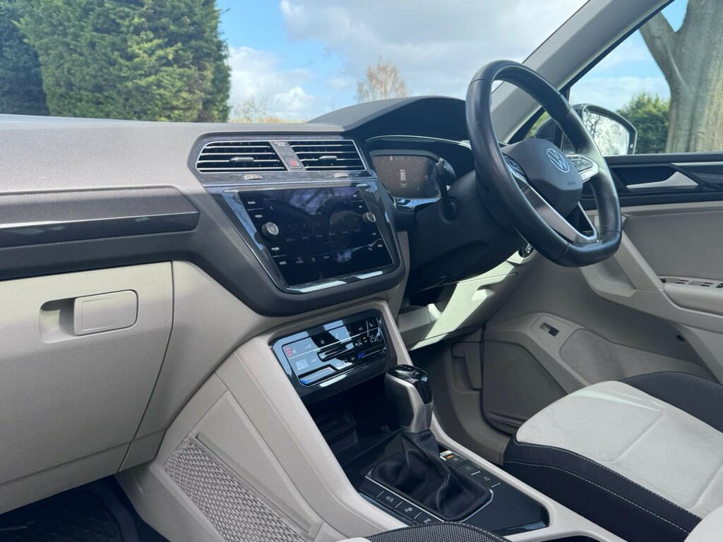 Volkswagen Tiguan Suv 1.5 Tsi Elegance 202121 FA21SFE Black #3
