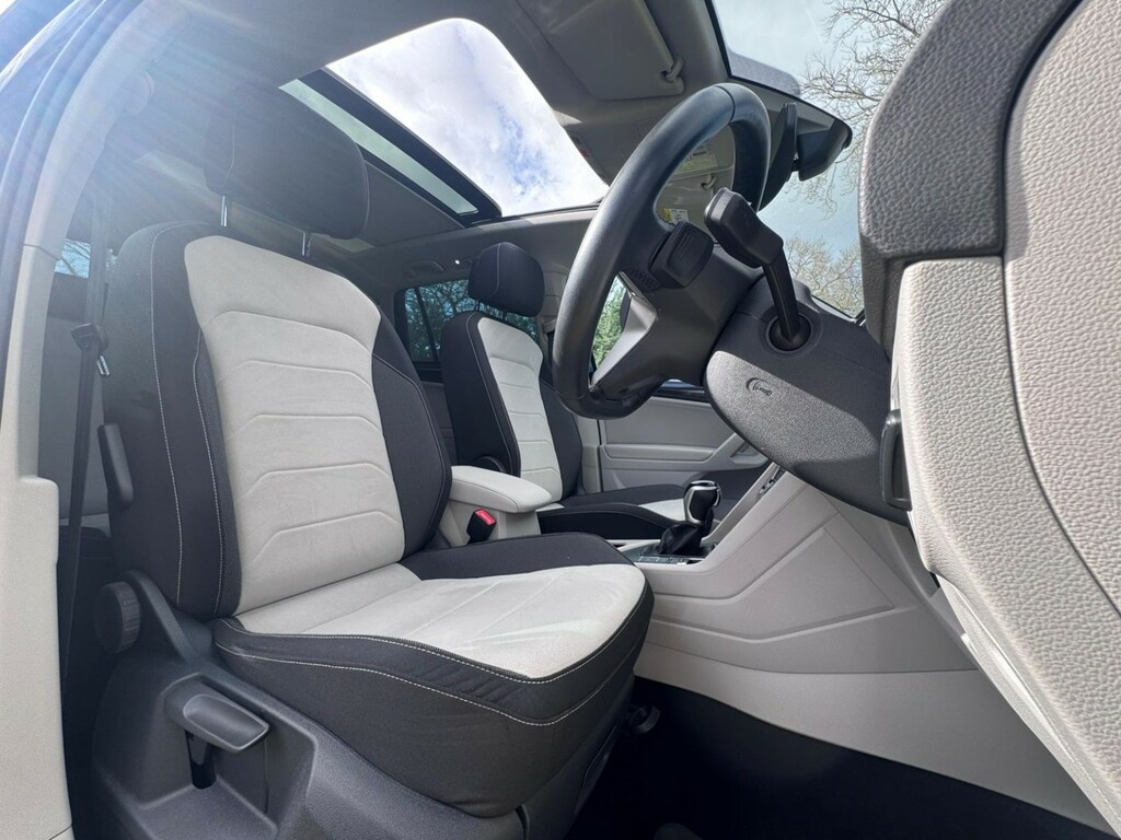Volkswagen Tiguan Suv 1.5 Tsi Elegance 202121 FA21SFE Black #5