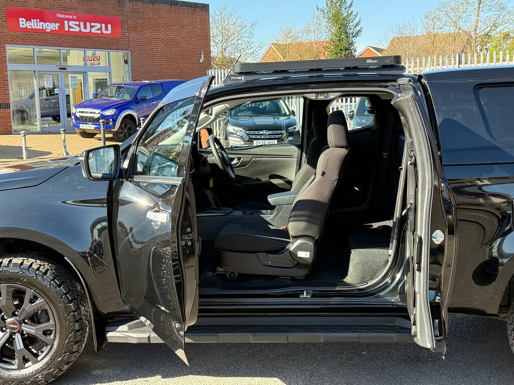 Isuzu D-Max 1.9 Td Dl20 Pickup Extended Cab 4W DN72USF Black #3