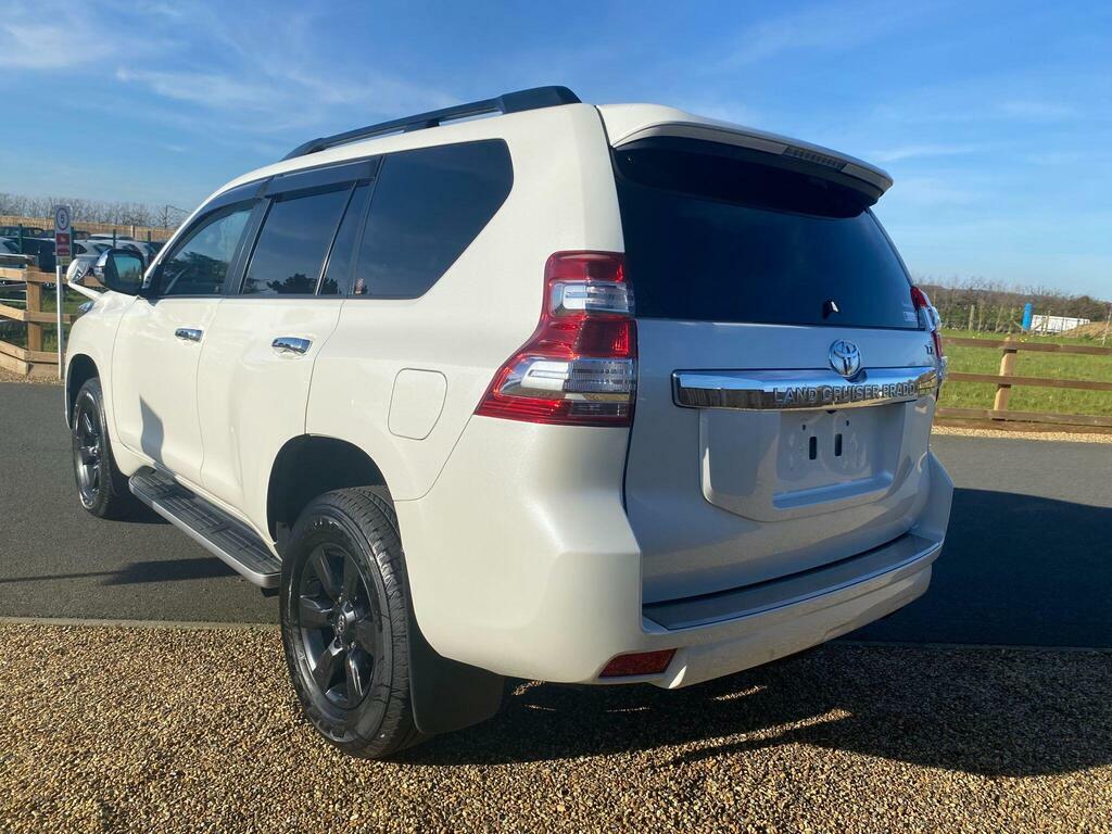 Toyota Land Cruiser 2.8D Invincible 7 White #5