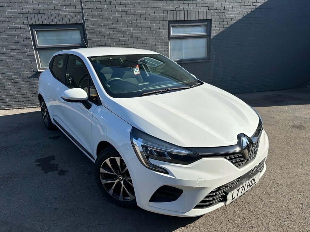 Renault Clio 1L Iconic White