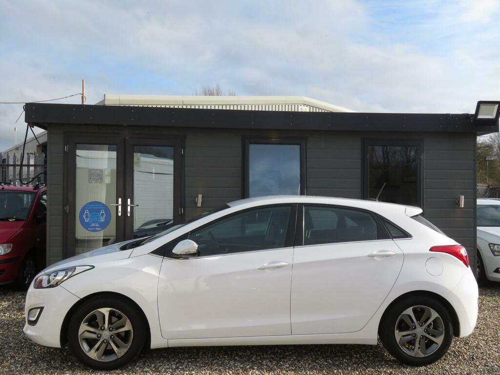 Hyundai I30 1.4 Blue Drive Se Nav Euro 6 Ss ET15URB White #4