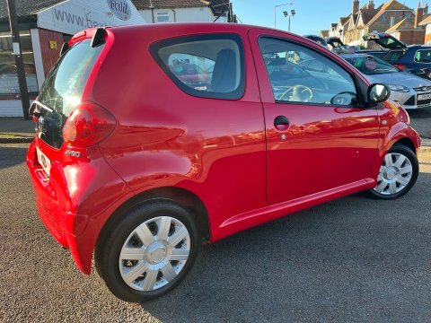 Toyota Aygo 1.0 Vvt-i FL56ZYU Red #2