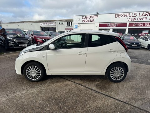 Toyota Aygo 1.0 Vvt-i X-play GV70BUE White #3