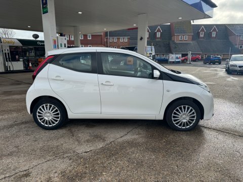 Toyota Aygo 1.0 Vvt-i X-play GV70BUE White #4