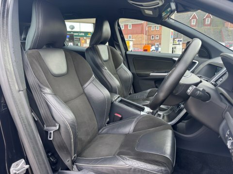 Volvo XC60 D4 R-design Nav DG65YEK Black #3