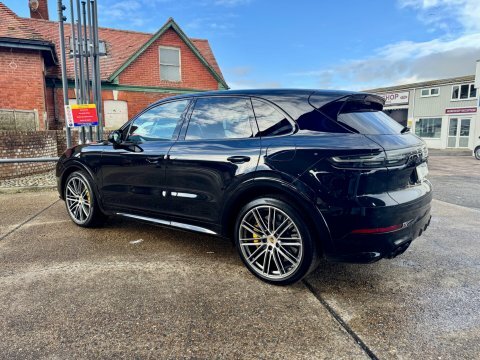 Porsche Cayenne Turbo S PK69YLF Black #6