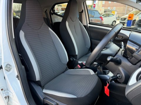 Toyota Aygo Vvt-i X-trend GU20ELV White #3