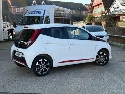 Toyota Aygo Vvt-i X-trend GU20ELV White #2