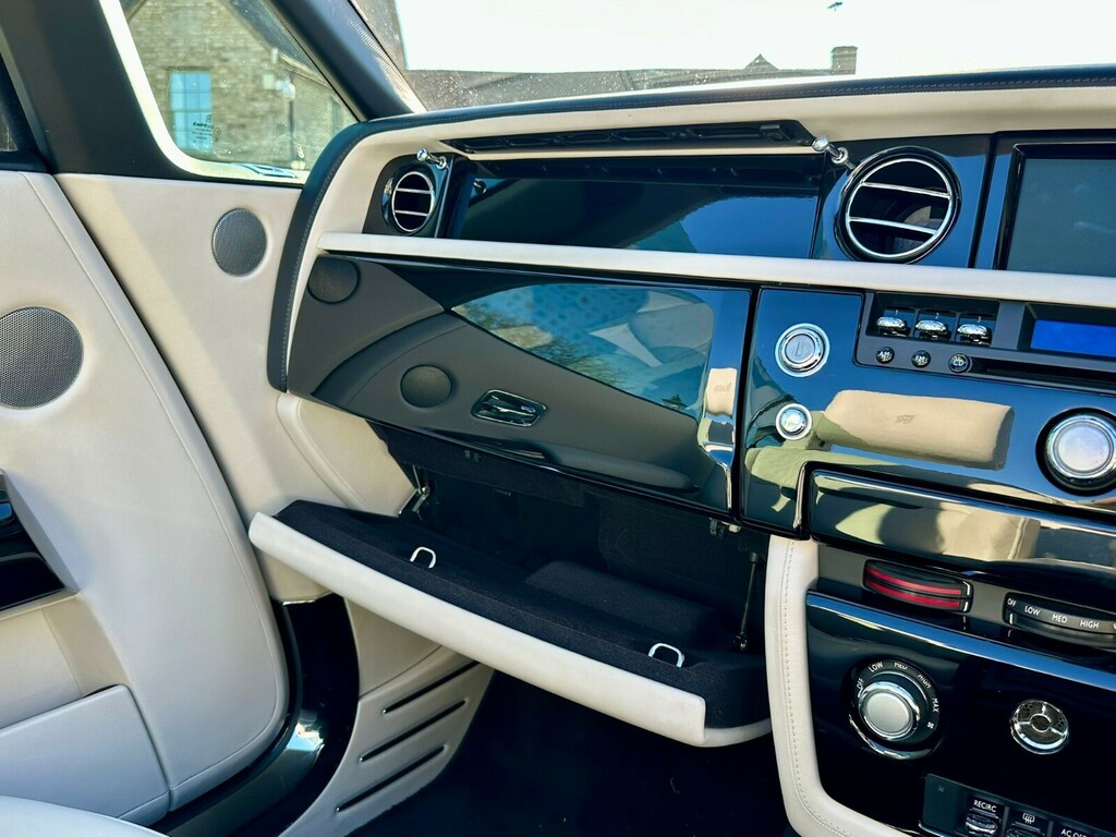 Rolls-Royce Phantom Drophead Coupe  #44