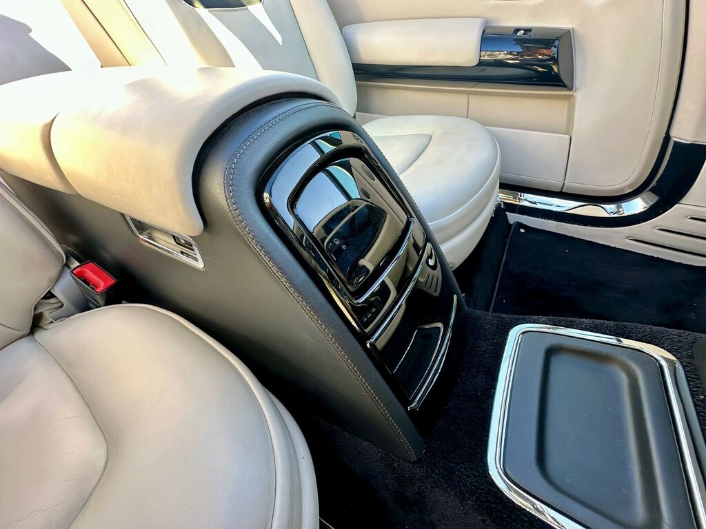 Rolls-Royce Phantom Drophead Coupe  #32