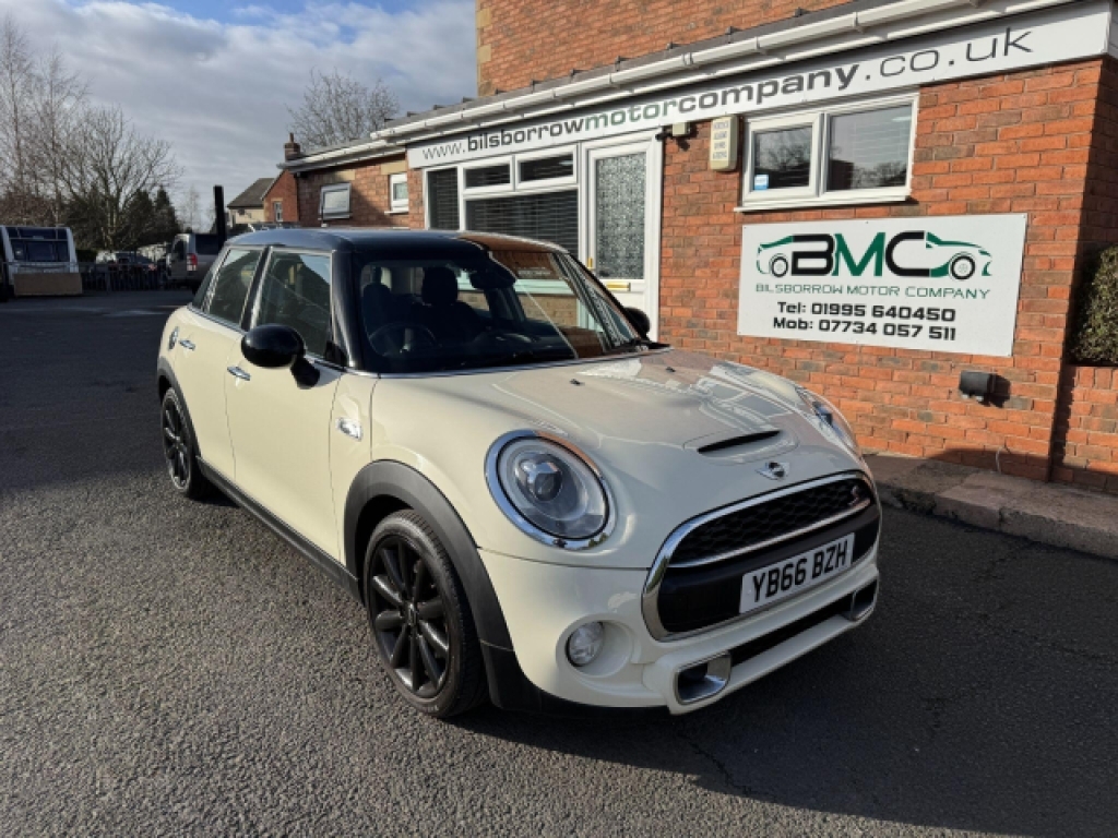 Mini Hatch 2.0 Cooper S Euro 6 S S YB66BZH White
