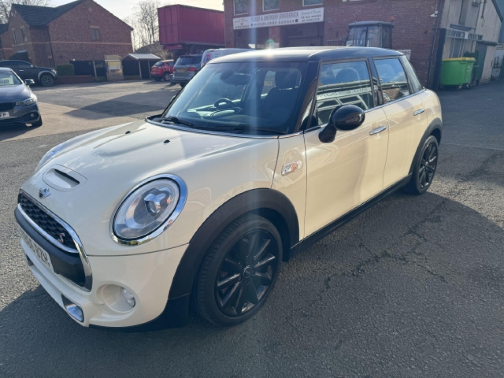 Mini Hatch 2.0 Cooper S Euro 6 S S YB66BZH White #3