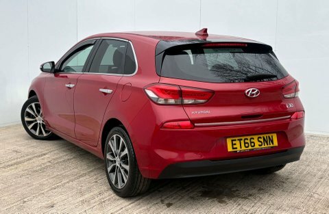 Hyundai I30 1.6 Crdi Premium Red #5
