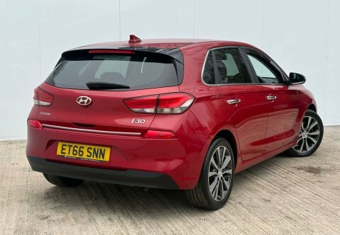 Hyundai I30 1.6 Crdi Premium Red #3