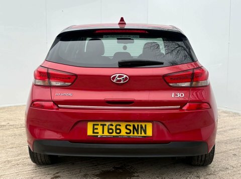 Hyundai I30 1.6 Crdi Premium Red #6