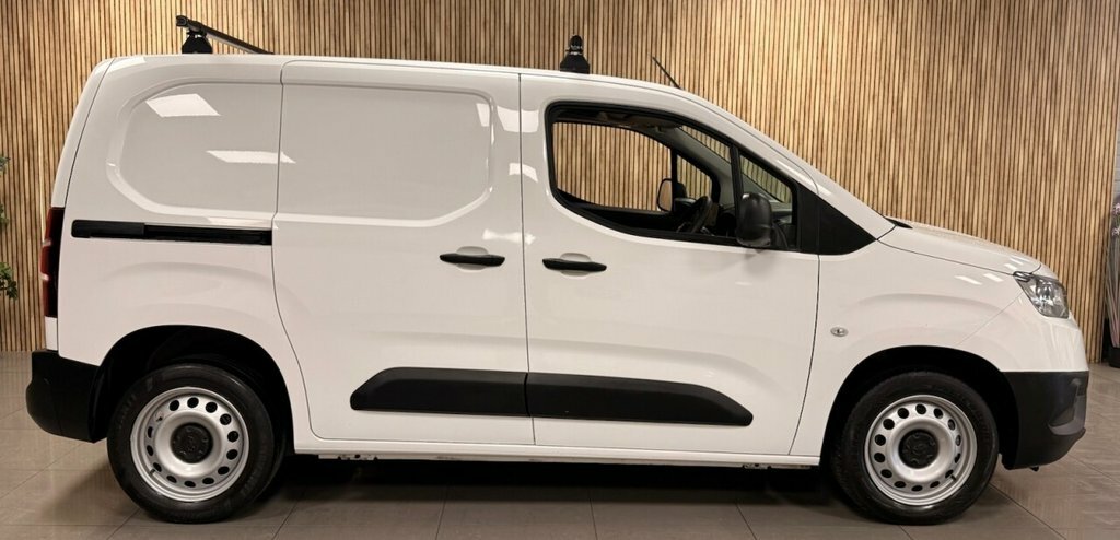 Toyota Proace City 1.5L Active BL72YHU White #2