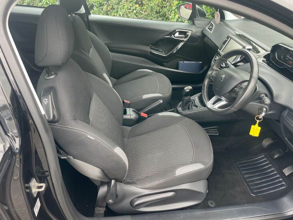 Peugeot 208 1.2 Puretech Active Design Lime NA66ABK Black #4