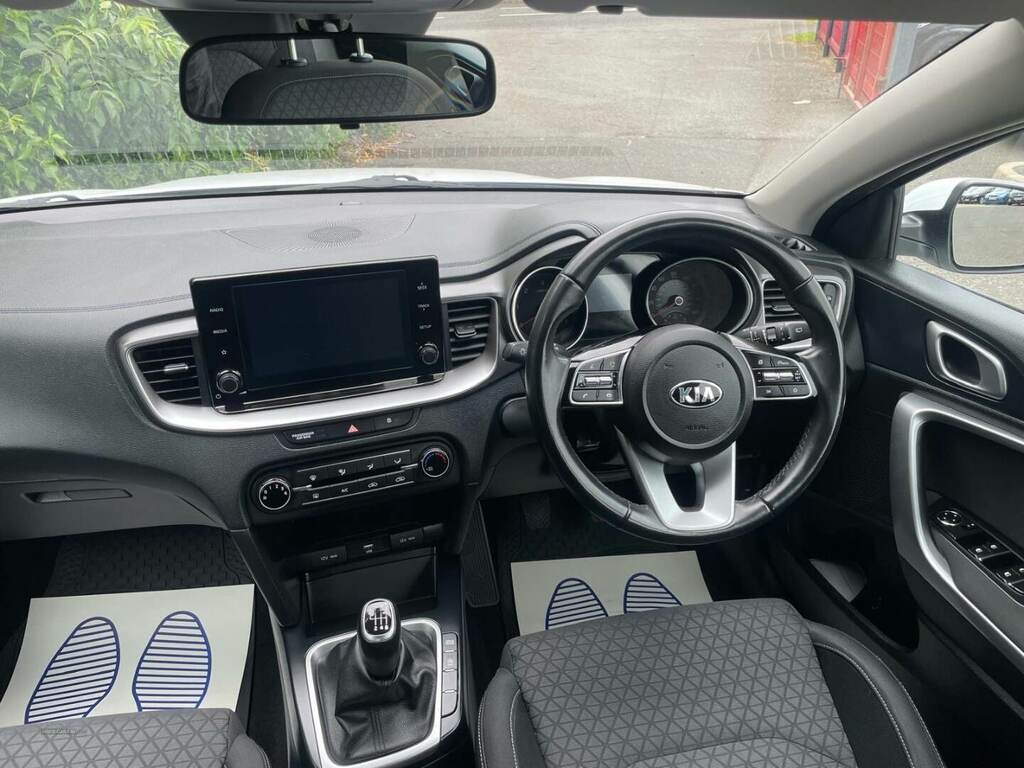 Kia Ceed 1.6 Crdi 48V Isg 2 White #3