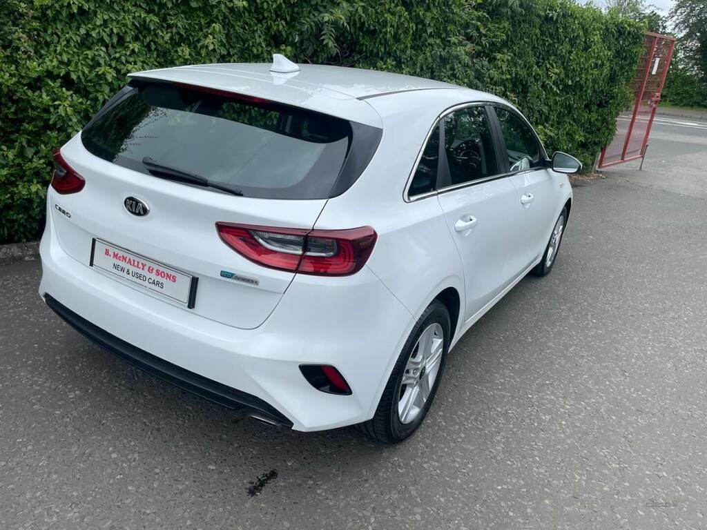Kia Ceed 1.6 Crdi 48V Isg 2 White #2