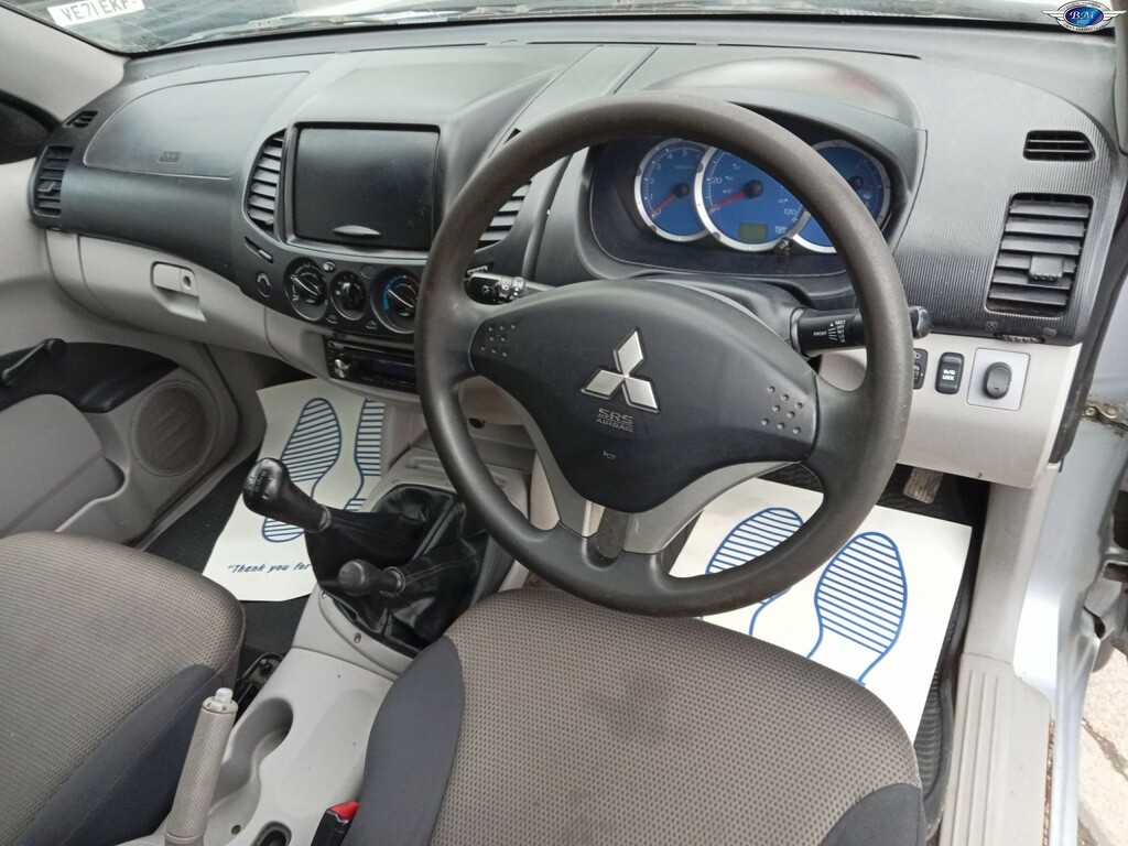 Mitsubishi L200 2.5 Di-d 4Work 2010 Silver #2