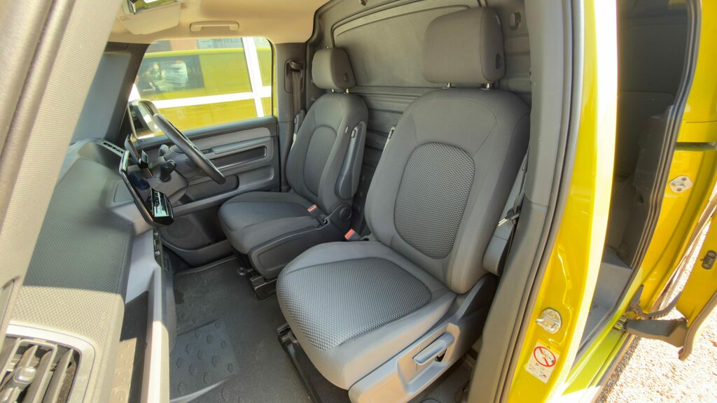 Volkswagen ID.Buzz Commerce Plus RO23GWJ Yellow