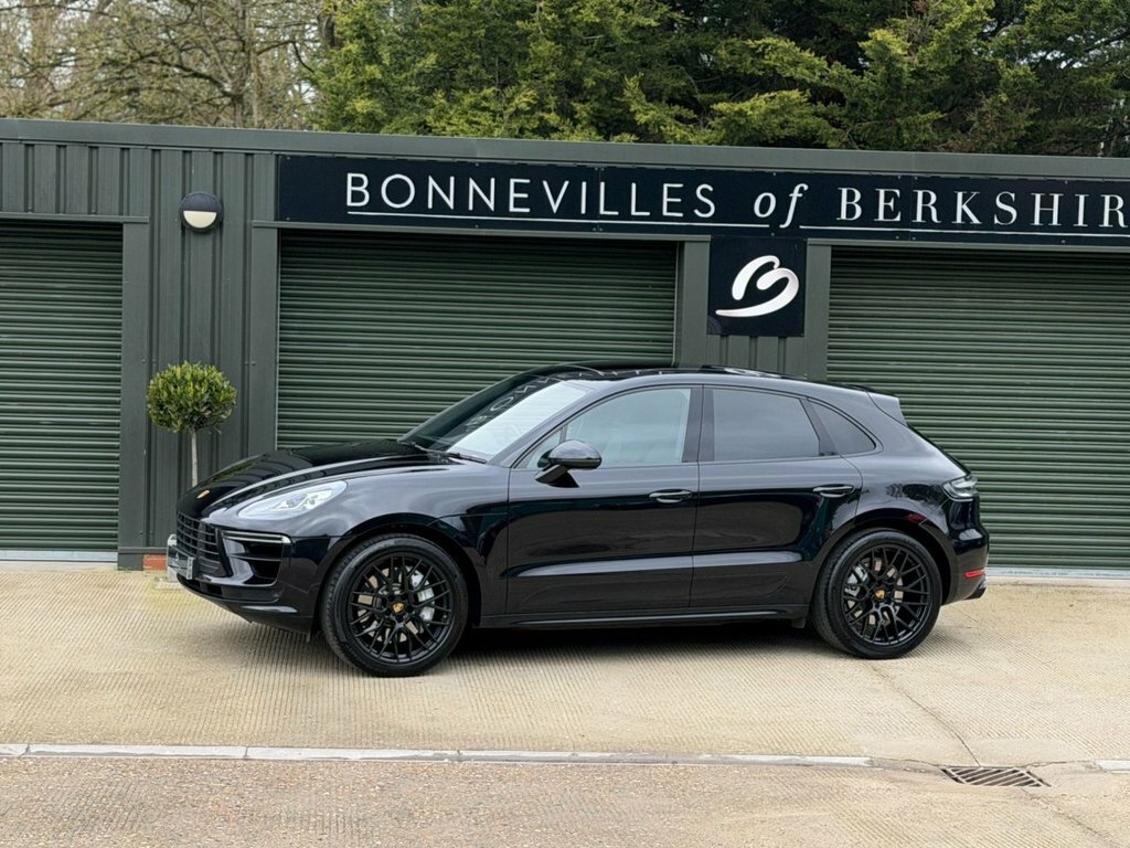 Porsche Macan 2.9L Turbo Black #3