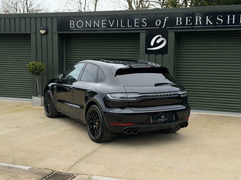 Porsche Macan 2.9L Turbo Black #2