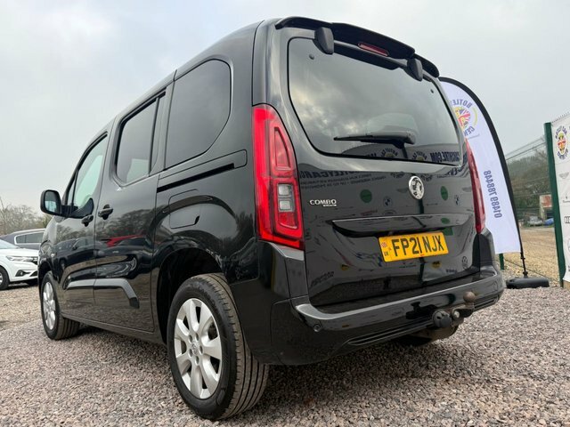 Vauxhall Combo Life 1.5 Turbo D Se Mpv Euro 6 S S FP21NJX Black #4