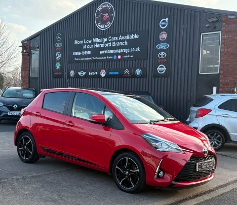 Toyota Yaris 1.5 Yaris Design DN67UBZ Red #2