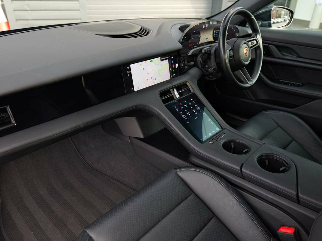 Porsche Taycan 4S Black #4