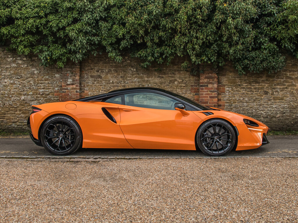McLaren Artura V6 Phev Dct YD74JVN Silver #1