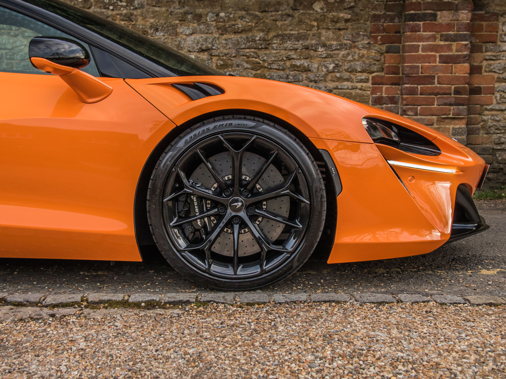 McLaren Artura V6 Phev Dct YD74JVN Silver #6