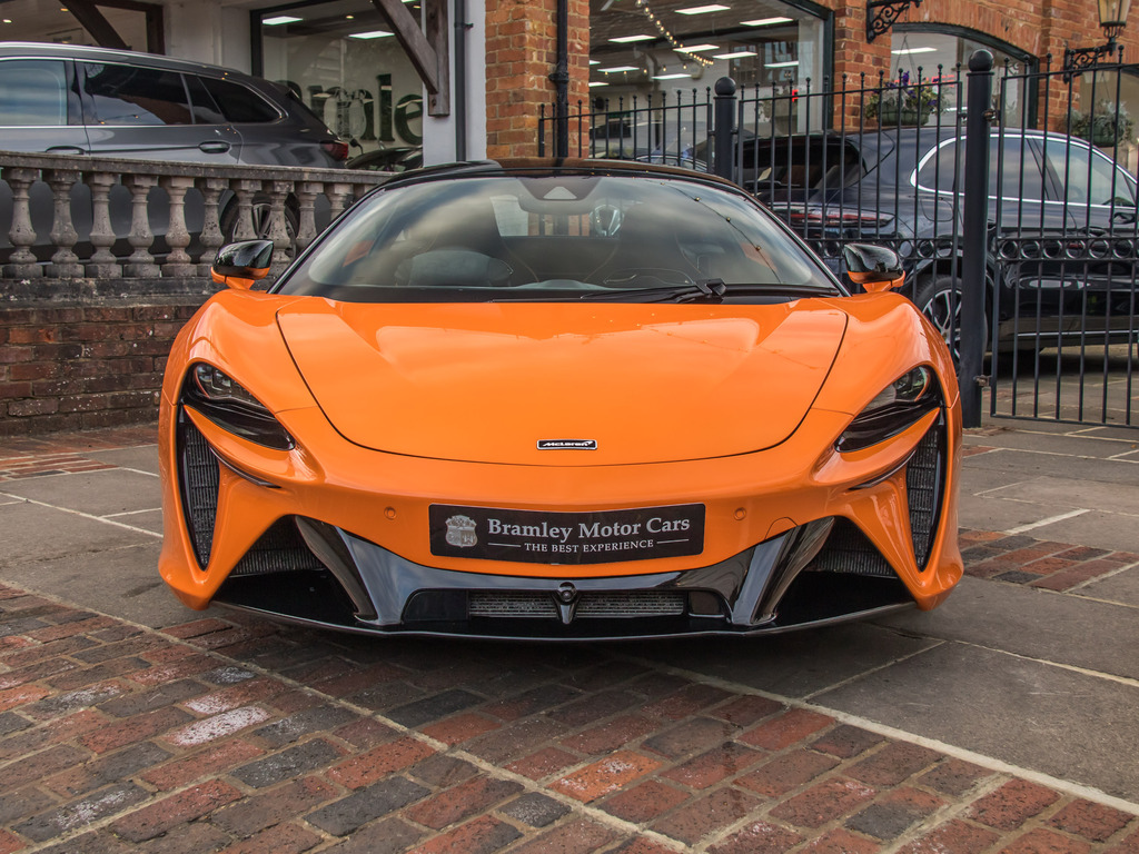 McLaren Artura V6 Phev Dct YD74JVN Silver #2