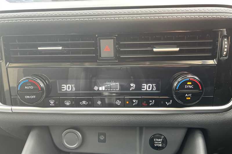 Nissan Qashqai 1.3 Dig-t Mh N-connecta BW75CZR Black #2