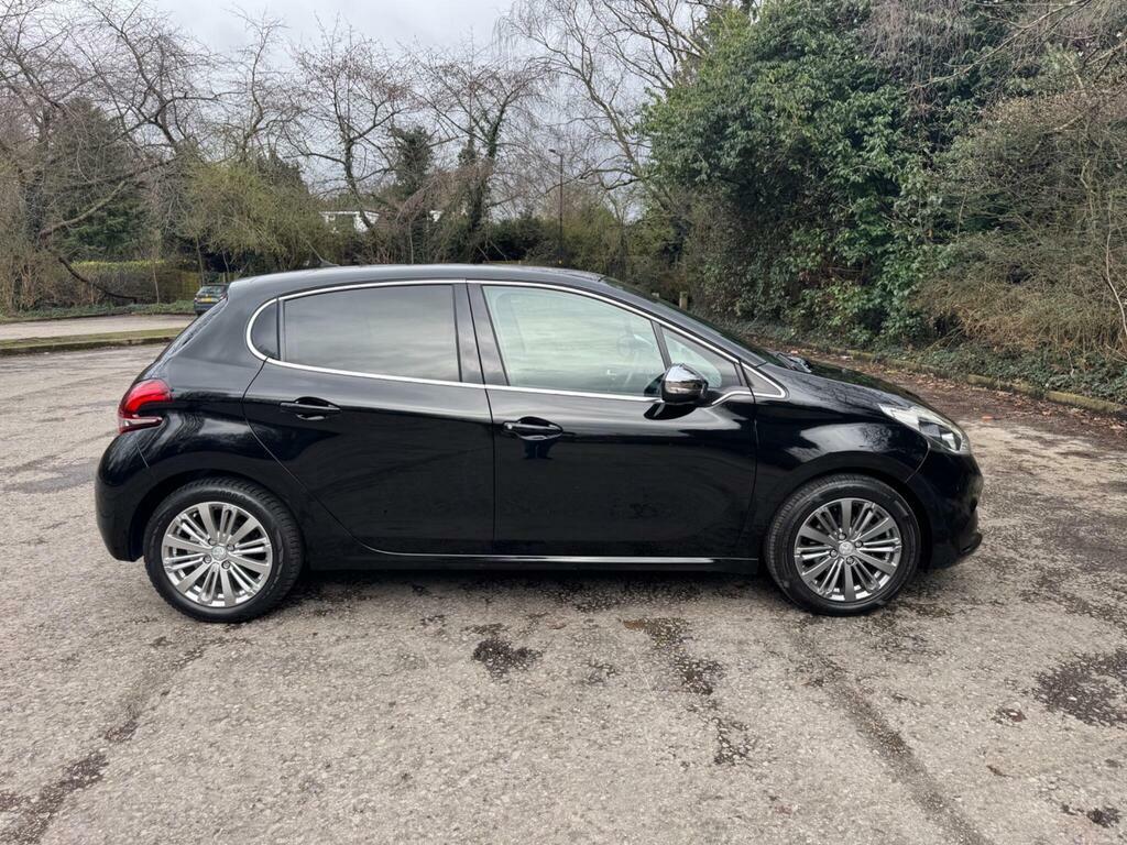 Peugeot 208 1.2 Puretech Allure Euro 6 MA67XZU Black #2