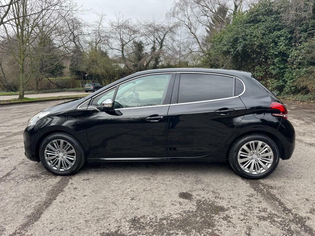 Peugeot 208 1.2 Puretech Allure Euro 6 MA67XZU Black #4