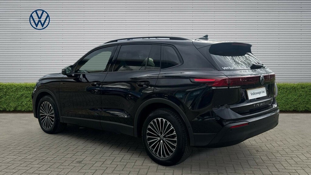 Volkswagen Tiguan Life LP74OAH Black #3