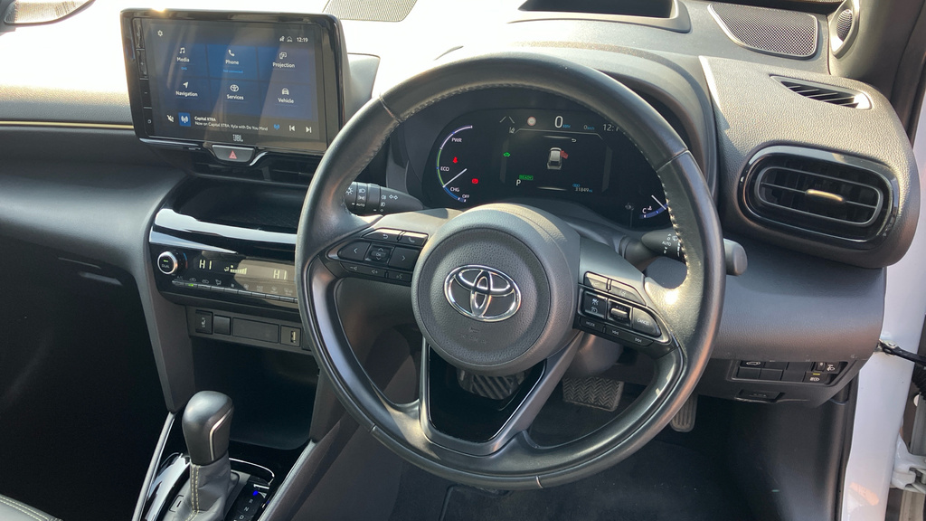 Toyota Yaris Cross Premiere Edition YG22XNO Black #6