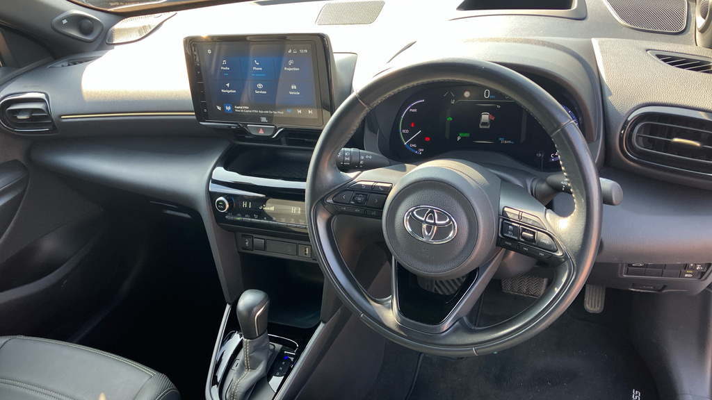 Toyota Yaris Cross Premiere Edition YG22XNO Black #5