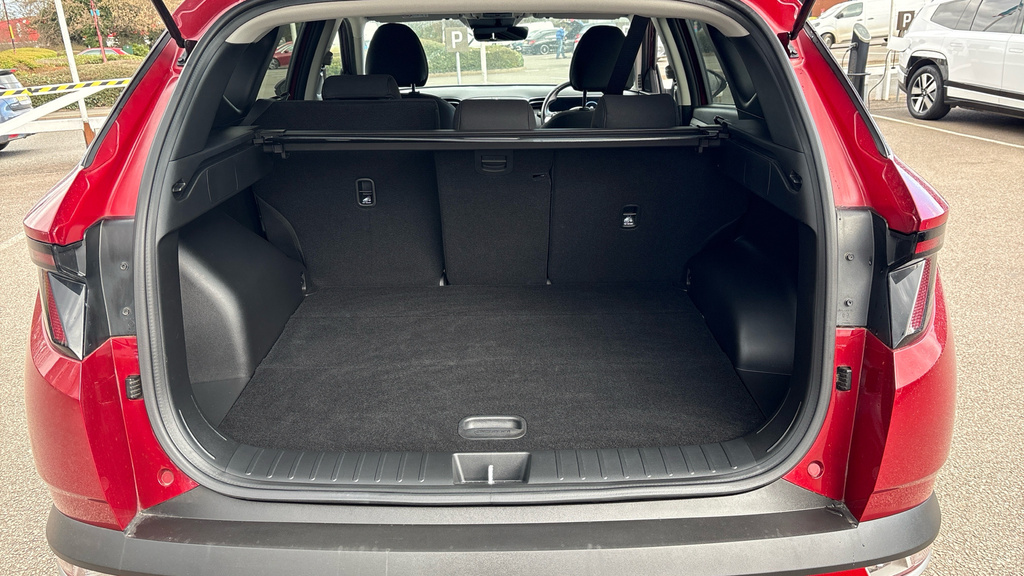 Hyundai Tucson Se Connect Red #4
